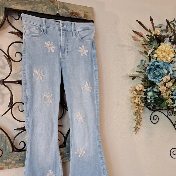 Hollister Light Blue Floral Embroidered Flare Jeans. NWOT Size 24 - Picture 5 of 12